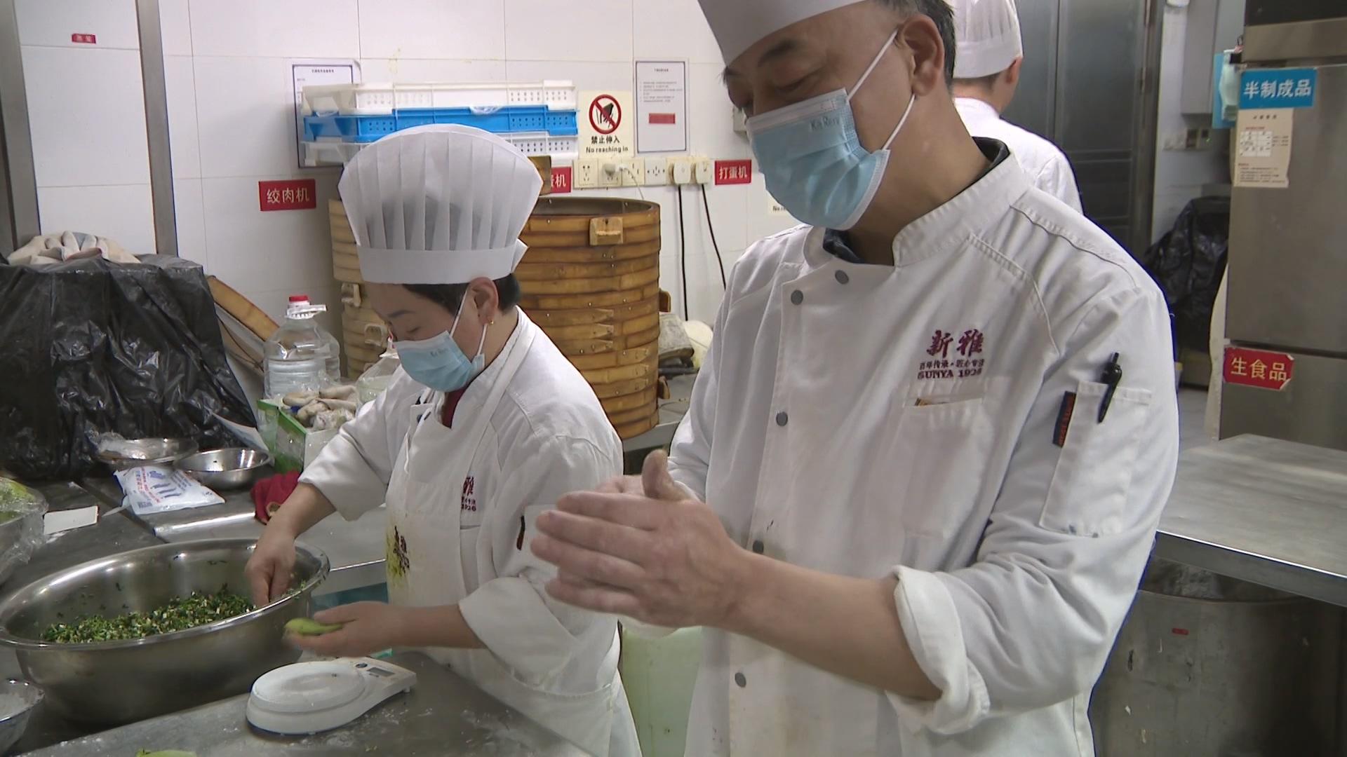 0221黄浦：清明未至已渐热  美味青团悄然上市.mp4_20250223_170807.128.jpg